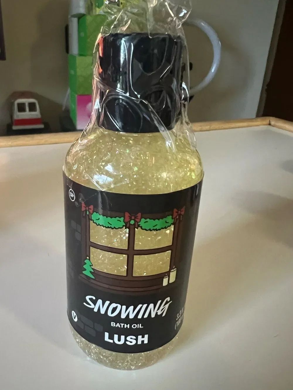Lush SNOWING BATH OUL 3.3 oz SEASONAL OUT OF STOCK ITEM SEALED